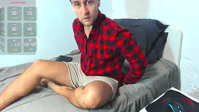 Snapshot of HonestAndrew chatting on December 14, 2024, 8:02 am HonestAndrew online show from December 14, 2024, 8:02 am