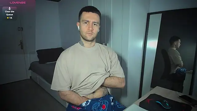 Snapshot of HonestAndrew chatting on March 12, 2025, 6:40 am HonestAndrew online show from March 12, 2025, 6:40 am