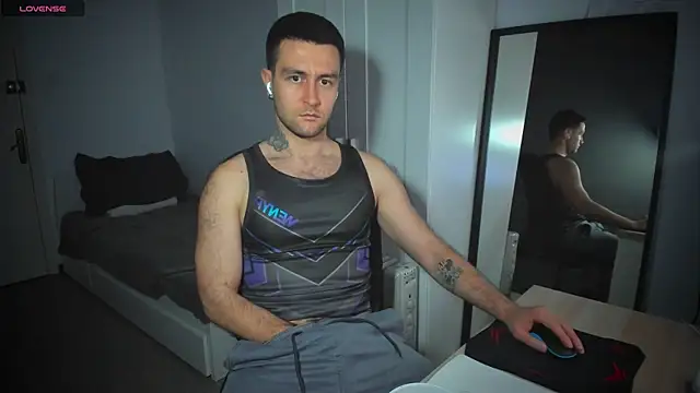 Snapshot of HonestAndrew chatting on March 18, 2025, 2:15 pm HonestAndrew online show from March 18, 2025, 2:15 pm