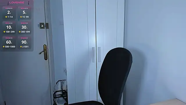 Snapshot of HonestAndrew chatting on October 20, 2025, 7:42 am HonestAndrew online show from October 20, 2025, 7:42 am