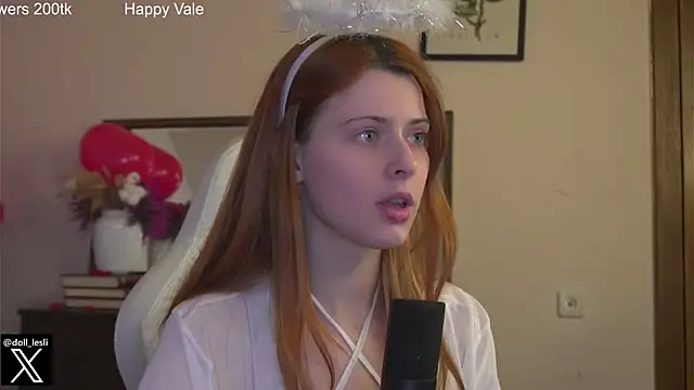 Snapshot of doll_lesli chatting on February 14, 2025, 9:10 pm doll lesli online show from February 14, 2025, 9:10 pm