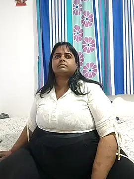 Snapshot of SusanaEshwar chatting on July 17, 2026, 6:35 pm SusanaEshwar online show from July 17, 2026, 6:35 pm