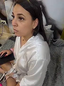 Snapshot of LizzRouse chatting on May 8, 2026, 9:09 pm LizzRouse online show from May 8, 2026, 9:09 pm