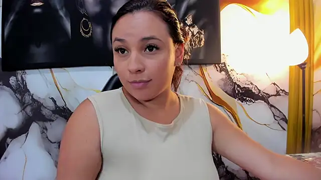 Snapshot of LizzRouse chatting on June 20, 2026, 9:28 pm LizzRouse online show from June 20, 2026, 9:28 pm