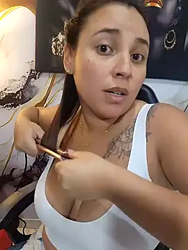 Snapshot of LizzRouse chatting on July 18, 2026, 8:56 pm LizzRouse online show from July 18, 2026, 8:56 pm