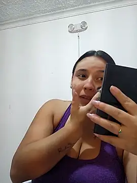 Snapshot of LizzRouse chatting on July 24, 2026, 9:24 pm LizzRouse online show from July 24, 2026, 9:24 pm