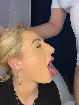 Snapshot of Strongqueen chatting on February 9, 2025, 11:46 pm Strongqueen online show from February 9, 2025, 11:46 pm