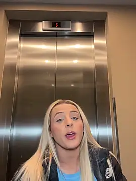 Snapshot of Strongqueen chatting on September 26, 2025, 10:36 pm Strongqueen online show from September 26, 2025, 10:36 pm