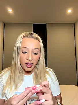 Snapshot of Strongqueen chatting on October 26, 2025, 5:30 pm Strongqueen online show from October 26, 2025, 5:30 pm