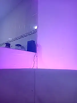 BiancaFollerach online show from September 21, 2025, 1:02 pm