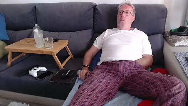 Nudelschwanz online show from May 1, 2026, 1:37 pm