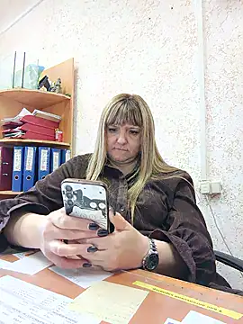 Snapshot of Office_Albertina chatting on May 19, 2026, 10:38 pm Office Albertina online show from May 19, 2026, 10:38 pm