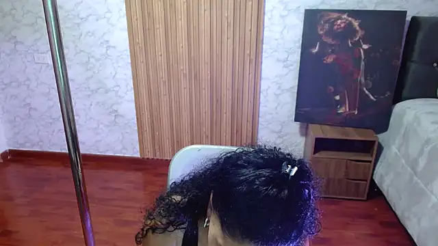 Snapshot of Anitta_muscle chatting on April 28, 2026, 8:47 pm Anitta muscle online show from April 28, 2026, 8:47 pm