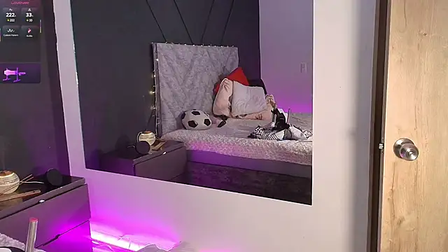 Snapshot of emmajohnss chatting on February 5, 2025, 6:56 am emmajohnss online show from February 5, 2025, 6:56 am