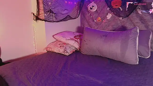 Snapshot of emmajohnss chatting on October 26, 2025, 4:07 am emmajohnss online show from October 26, 2025, 4:07 am