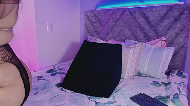 Snapshot of emmajohnss chatting on November 6, 2025, 4:02 am emmajohnss online show from November 6, 2025, 4:02 am