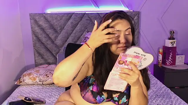 Snapshot of emmajohnss chatting on November 22, 2025, 4:00 am emmajohnss online show from November 22, 2025, 4:00 am