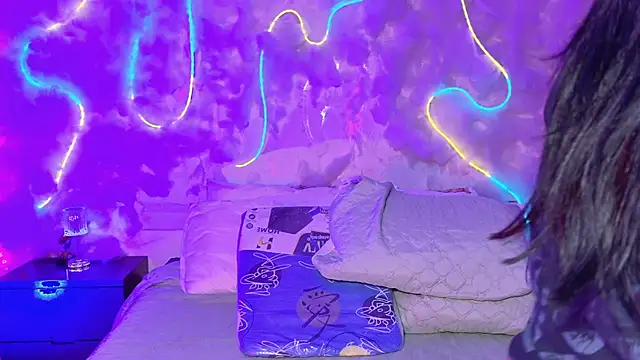 emmajohnss online show from February 21, 2026, 4:02 am