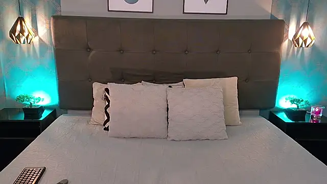 Madisonsmiith online show from March 18, 2025, 10:04 pm