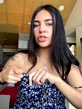 Snapshot of DaphneUwu chatting on December 3, 2024, 2:16 pm DaphneUwu online show from December 3, 2024, 2:16 pm