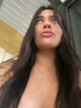 Snapshot of DaphneUwu chatting on January 5, 2025, 7:28 pm DaphneUwu online show from January 5, 2025, 7:28 pm