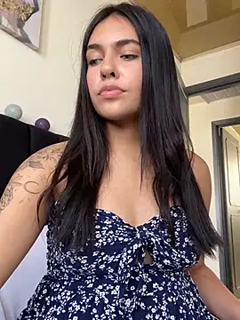 Snapshot of DaphneUwu chatting on January 13, 2025, 4:19 pm DaphneUwu online show from January 13, 2025, 4:19 pm