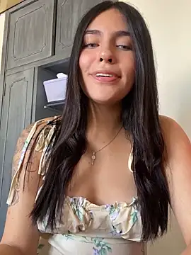 Snapshot of DaphneUwu chatting on January 20, 2025, 2:14 pm DaphneUwu online show from January 20, 2025, 2:14 pm