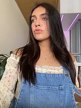 Snapshot of DaphneUwu chatting on February 5, 2025, 7:42 pm DaphneUwu online show from February 5, 2025, 7:42 pm