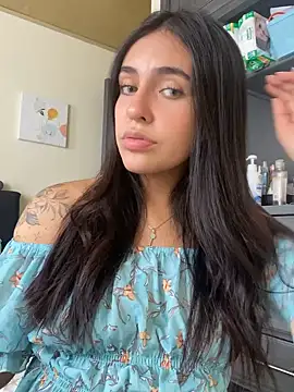 Snapshot of DaphneUwu chatting on February 26, 2025, 5:50 pm DaphneUwu online show from February 26, 2025, 5:50 pm