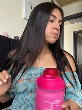 Snapshot of DaphneUwu chatting on March 9, 2025, 6:11 pm DaphneUwu online show from March 9, 2025, 6:11 pm