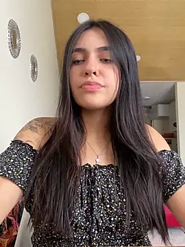 Snapshot of DaphneUwu chatting on March 13, 2025, 2:55 pm DaphneUwu online show from March 13, 2025, 2:55 pm