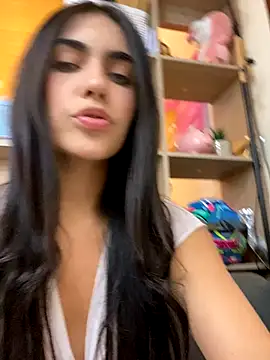 Snapshot of DaphneUwu chatting on November 1, 2025, 12:01 am DaphneUwu online show from November 1, 2025, 12:01 am