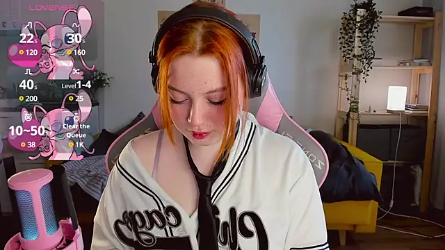 Snapshot of Sofy_Benson chatting on March 22, 2025, 1:19 pm Sofy Benson online show from March 22, 2025, 1:19 pm