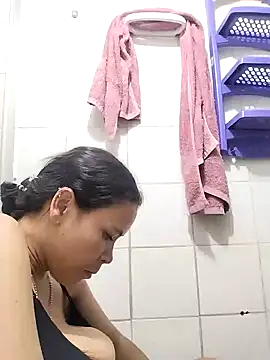 Snapshot of Dounia_nagi chatting on February 19, 2025, 9:25 pm Dounia nagi online show from February 19, 2025, 9:25 pm