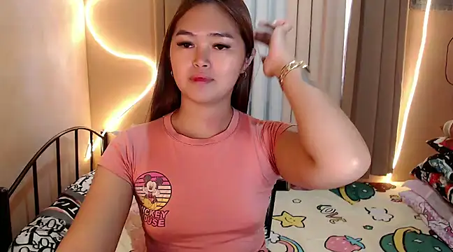 Snapshot of Itsme_claire chatting on February 14, 2025, 11:53 pm Itsme claire online show from February 14, 2025, 11:53 pm