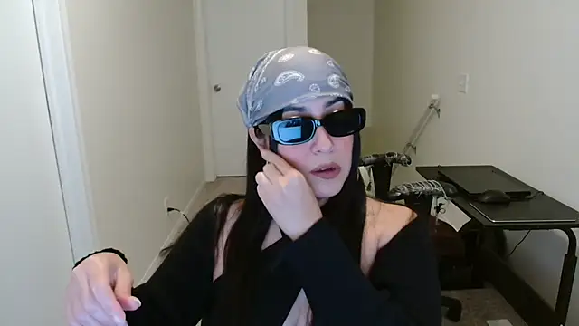 Snapshot of Sassy_Latina chatting on October 16, 2025, 3:29 am Sassy Latina online show from October 16, 2025, 3:29 am