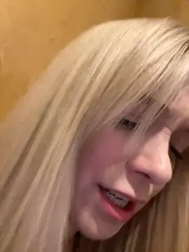 Snapshot of CherryAuroraa chatting on December 9, 2024, 2:39 pm CherryAuroraa online show from December 9, 2024, 2:39 pm