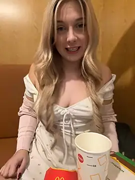 Snapshot of CherryAuroraa chatting on December 19, 2024, 10:10 pm CherryAuroraa online show from December 19, 2024, 10:10 pm