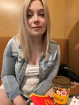 Snapshot of CherryAuroraa chatting on January 9, 2025, 2:07 pm CherryAuroraa online show from January 9, 2025, 2:07 pm