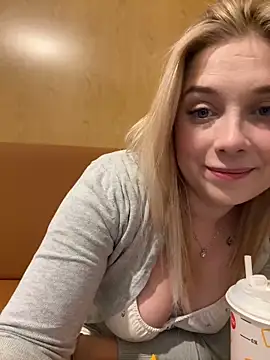 Snapshot of CherryAuroraa chatting on January 28, 2025, 10:01 pm CherryAuroraa online show from January 28, 2025, 10:01 pm