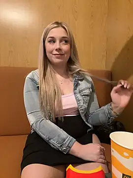 Snapshot of CherryAuroraa chatting on February 12, 2025, 9:22 pm CherryAuroraa online show from February 12, 2025, 9:22 pm