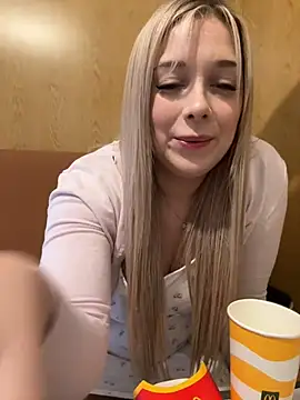 Snapshot of CherryAuroraa chatting on February 23, 2025, 12:16 pm CherryAuroraa online show from February 23, 2025, 12:16 pm