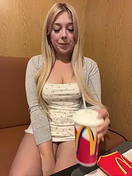 Snapshot of CherryAuroraa chatting on October 11, 2025, 8:29 pm CherryAuroraa online show from October 11, 2025, 8:29 pm