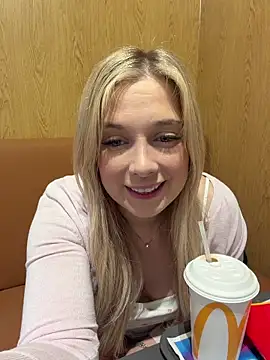 Snapshot of CherryAuroraa chatting on February 16, 2026, 1:18 pm CherryAuroraa online show from February 16, 2026, 1:18 pm