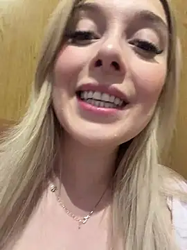 Snapshot of CherryAuroraa chatting on March 5, 2026, 1:07 pm CherryAuroraa online show from March 5, 2026, 1:07 pm