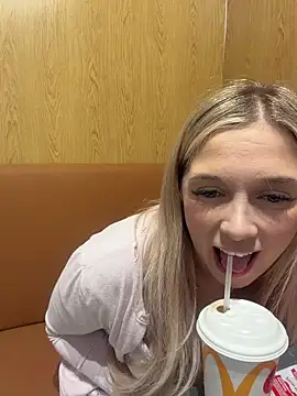 Snapshot of CherryAuroraa chatting on March 22, 2026, 6:33 pm CherryAuroraa online show from March 22, 2026, 6:33 pm