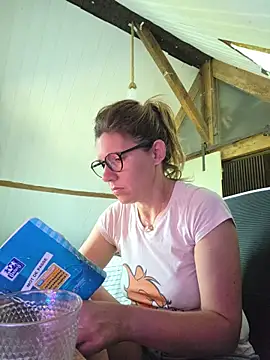 Lina lou4 online show from June 20, 2026, 4:43 pm