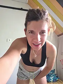 Lina lou4 online show from July 27, 2026, 11:28 am