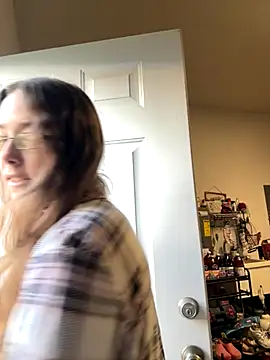 Snapshot of Dakota_02 chatting on November 19, 2025, 12:27 pm Dakota 02 online show from November 19, 2025, 12:27 pm