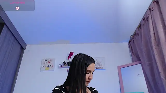 Snapshot of Annaross2 chatting on January 22, 2025, 10:59 pm Annaross2 online show from January 22, 2025, 10:59 pm